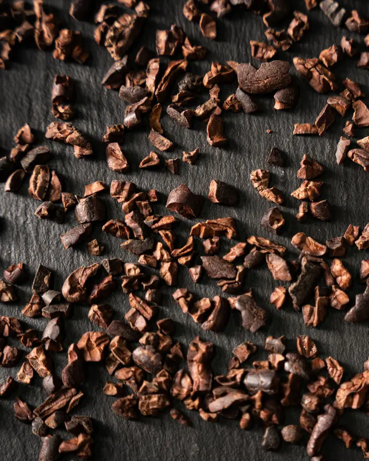 Roasted cacao nibs