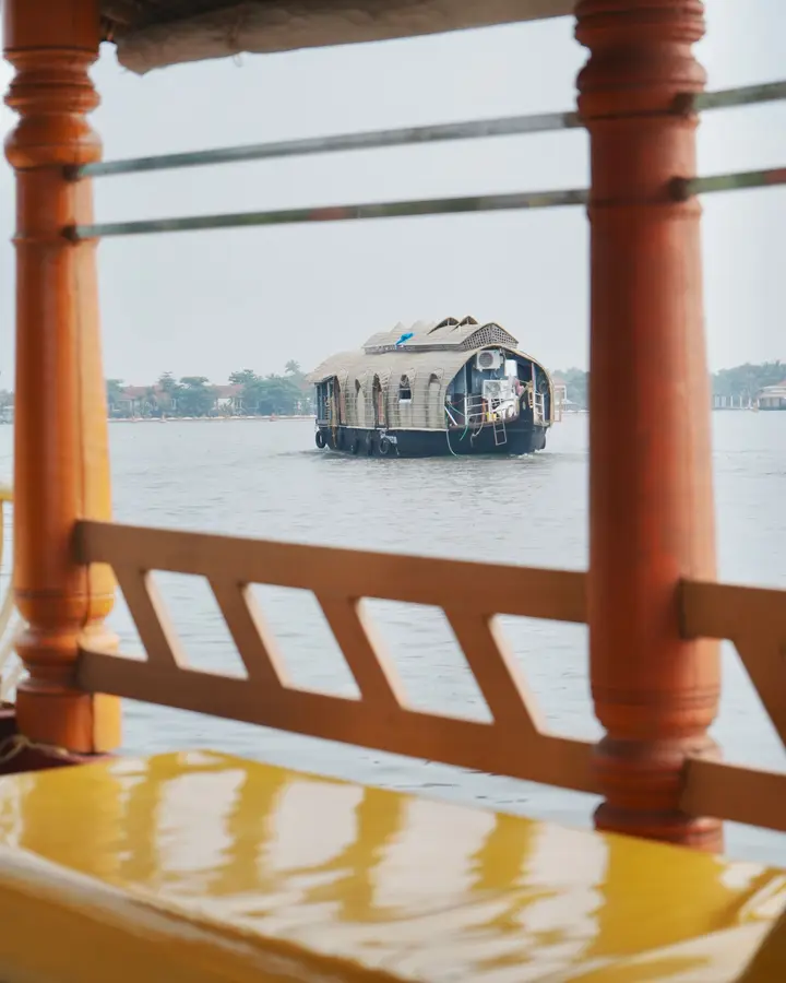Upper-deck couples cruise