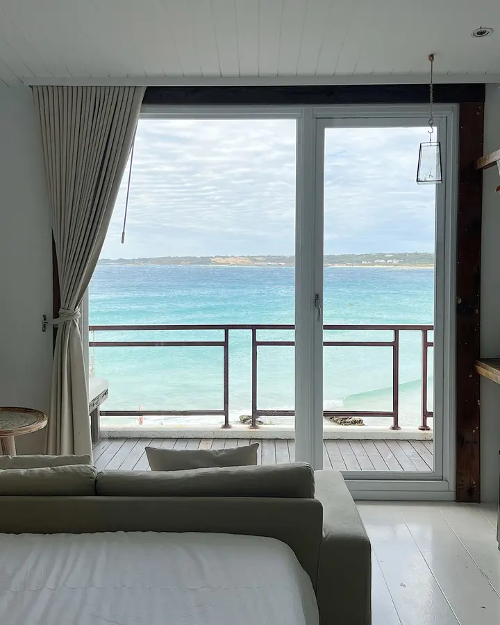Sea-view room