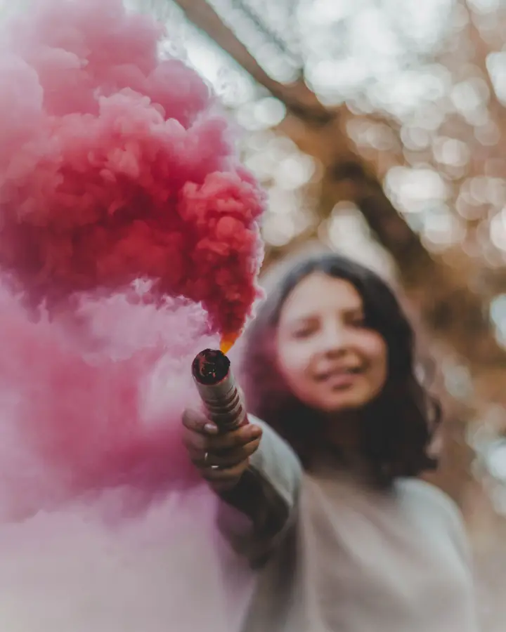 Colour smoke