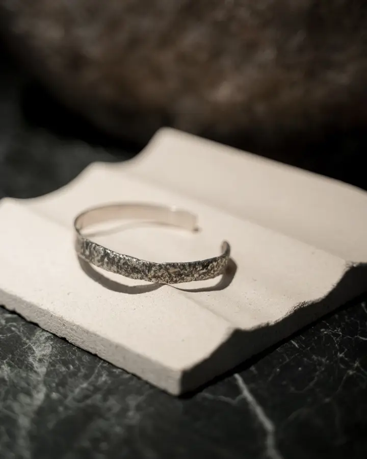 Engraved open cuff