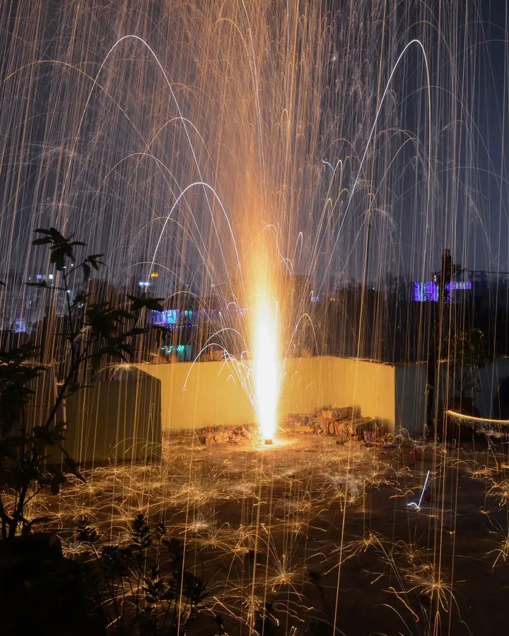 Gold rain fountain