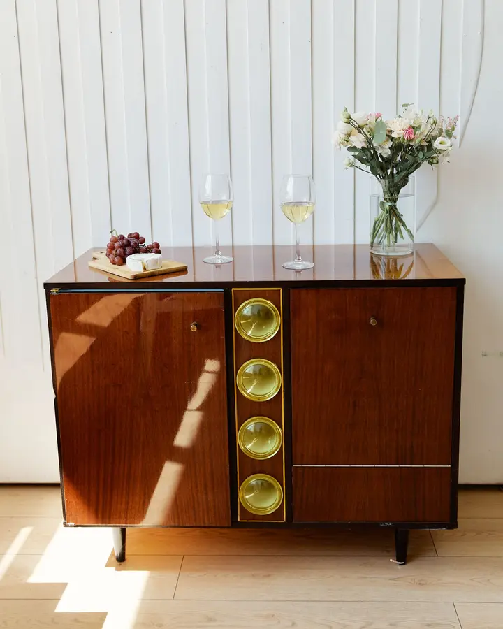 Brass-inlay sideboard