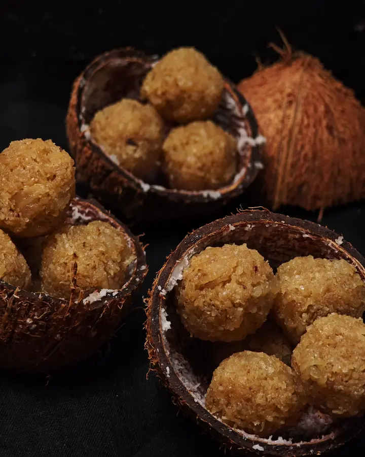 Thengai laddu